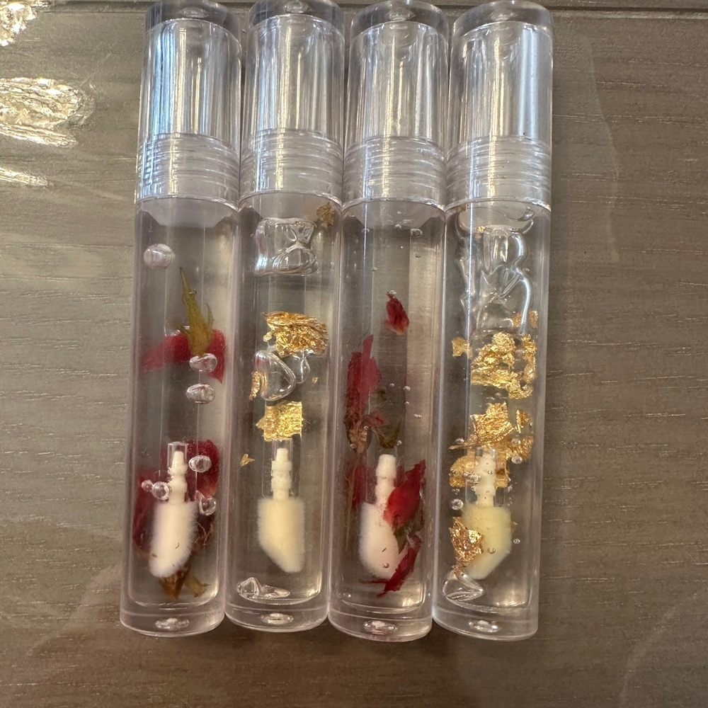 Four clear gold a flower lip glosses scented